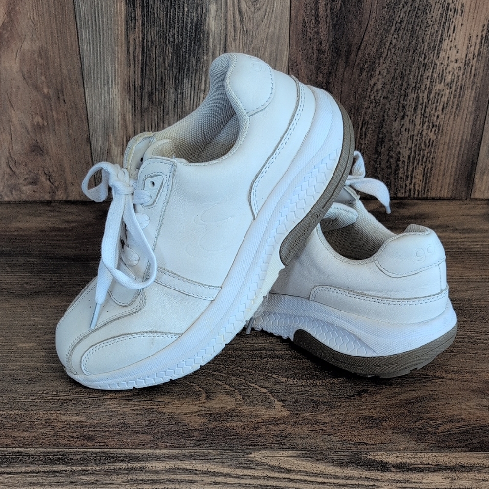 Comfort Fit by Gravity Defyer VersaShock GDEFY Leather Sneakers 7.5        M486